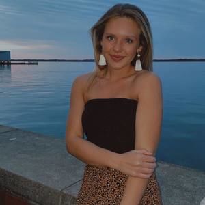 Meet your Posher, Brooke